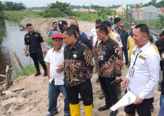 Sering Dilanda Banjir, Pj Walikota Pekanbaru Muflihun Tinjau Langsung Keadaan Sungai Sibam 